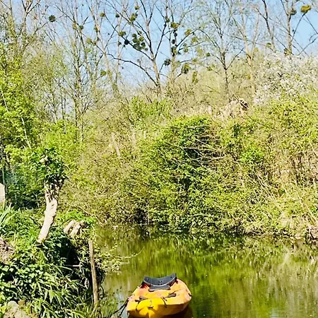 Havre De Paix, Bord De Riviere, Avec Piscine