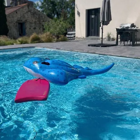 Havre De Paix, Bord De Riviere, Avec Piscine *