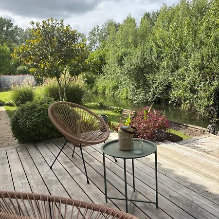 Havre De Paix, Bord De Riviere, Avec Piscine Villa