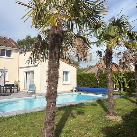 Havre De Paix, Bord De Riviere, Avec Piscine * Magne (Deux-Sevres)